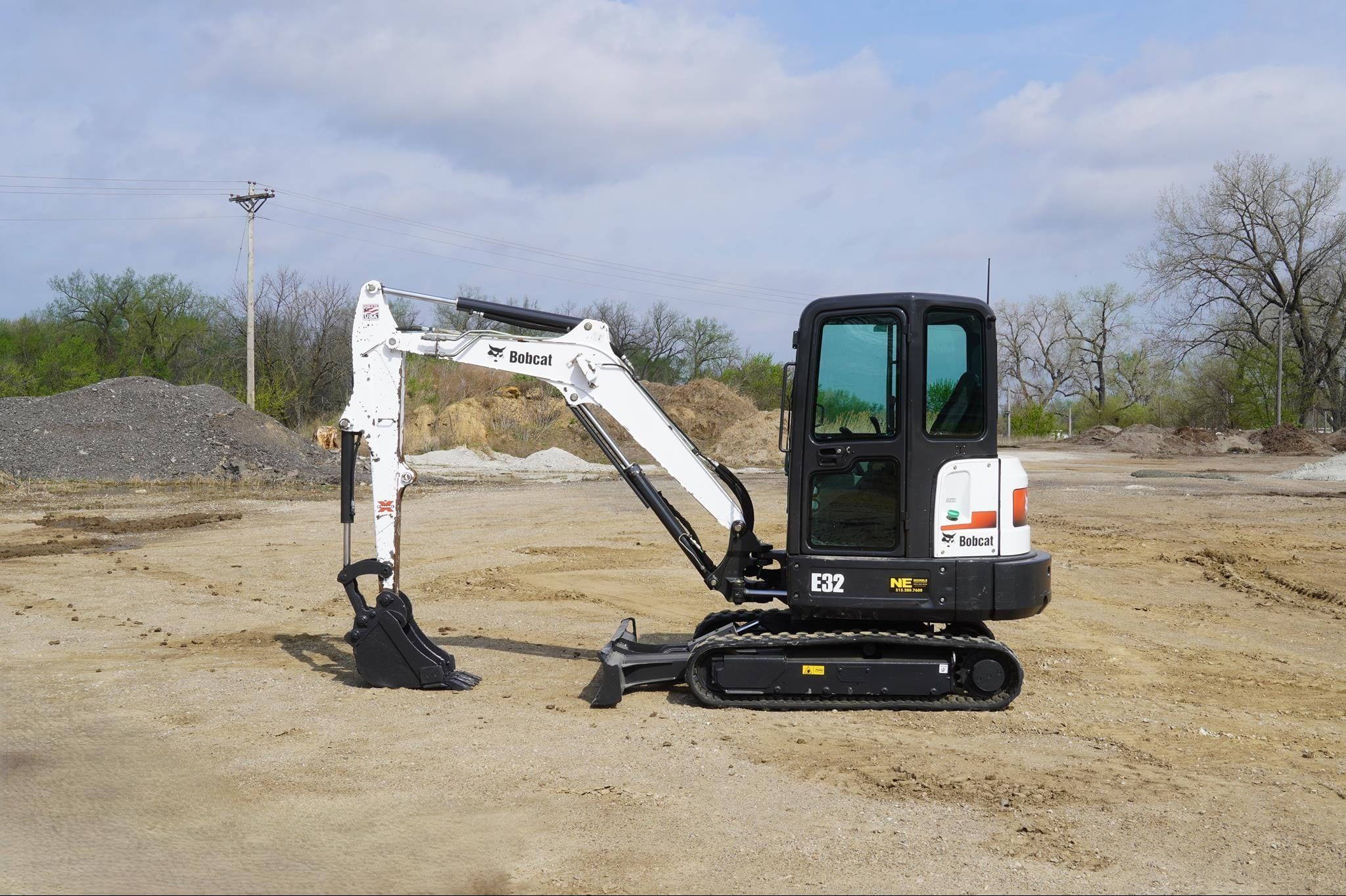 2014 Bobcat E32 Equipment Image0