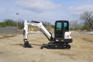 Main image Bobcat E32
