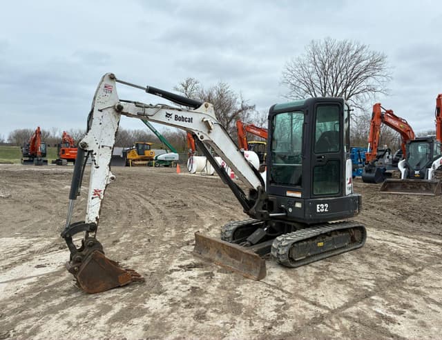 Image of Bobcat E32 equipment image 1
