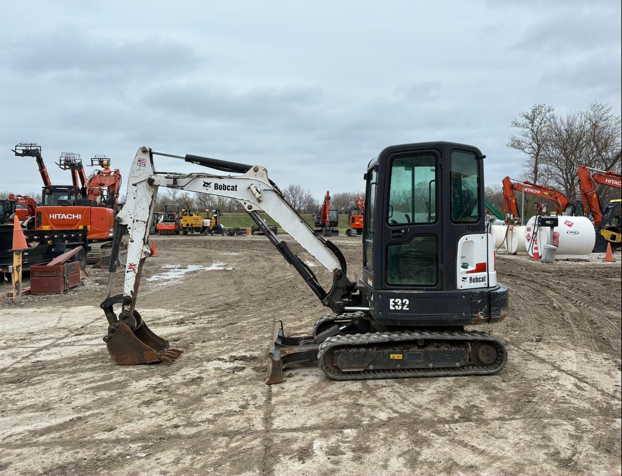2014 Bobcat E32 Equipment Image0