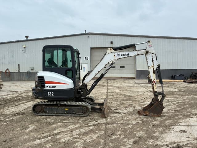 Image of Bobcat E32 equipment image 4
