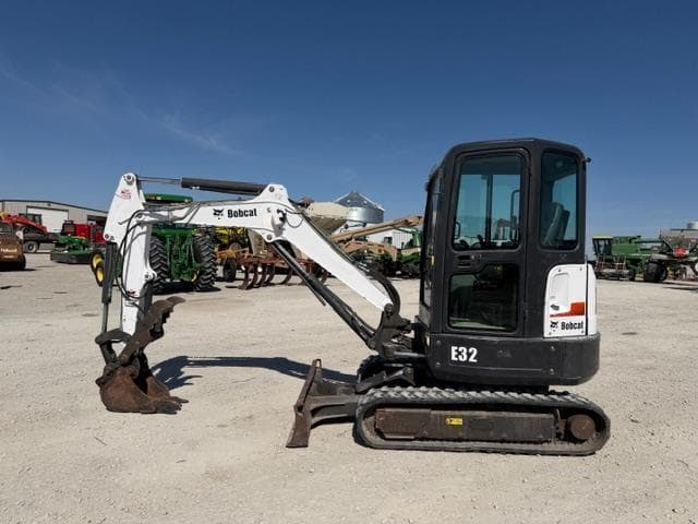 Image of Bobcat E32 equipment image 1
