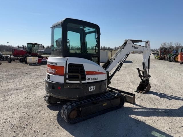Image of Bobcat E32 equipment image 4