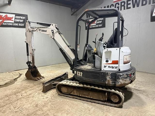 Image of Bobcat E32 equipment image 2