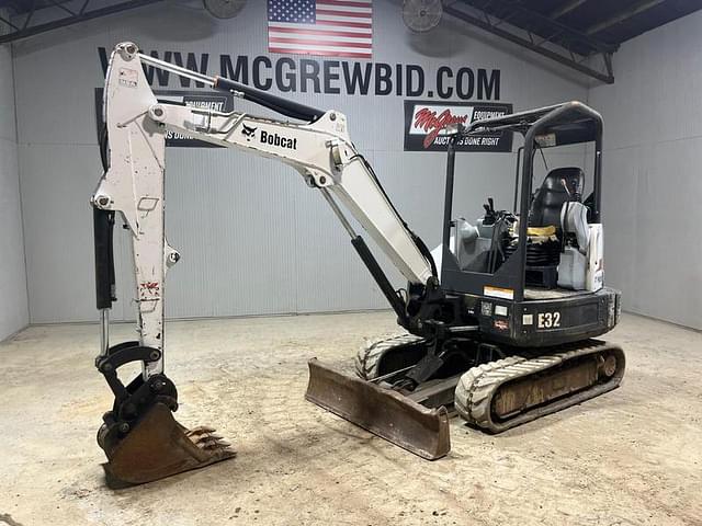 Image of Bobcat E32 equipment image 1