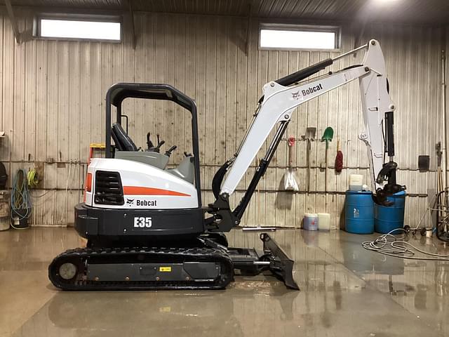 Image of Bobcat E35 equipment image 3