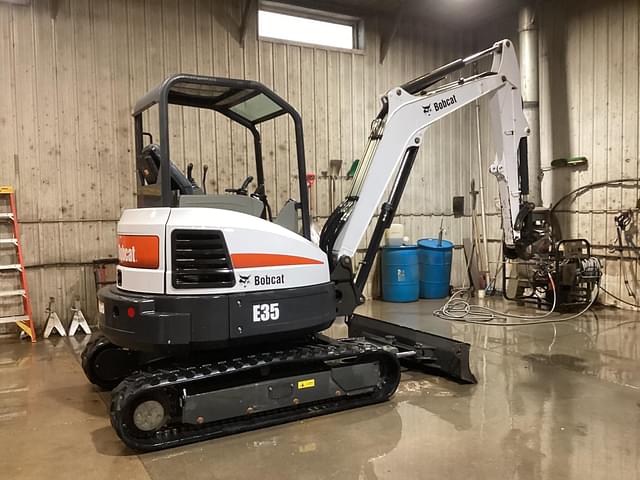 Image of Bobcat E35 equipment image 2