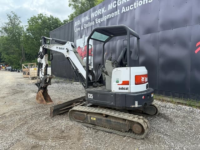 Image of Bobcat E35 equipment image 1