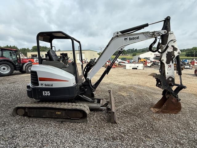 Image of Bobcat E35 equipment image 4