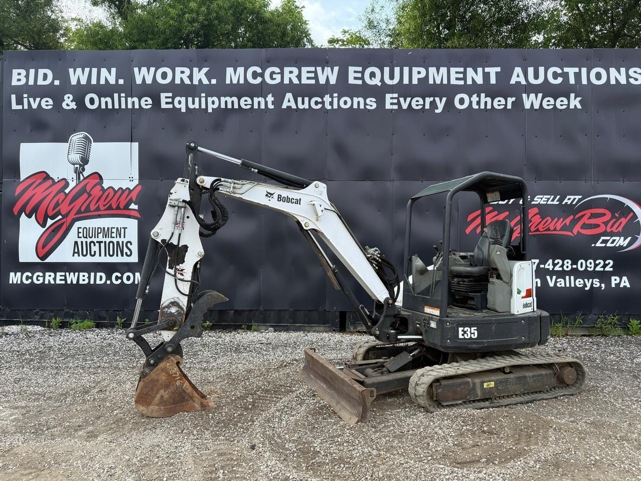 2014 Bobcat E35 Equipment Image0