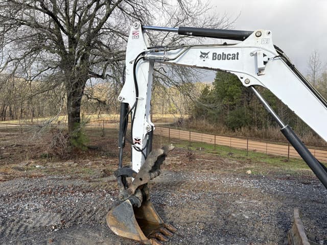 Image of Bobcat E35 equipment image 2