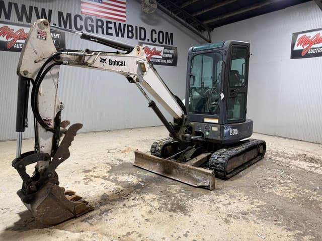 Image of Bobcat E35 equipment image 1
