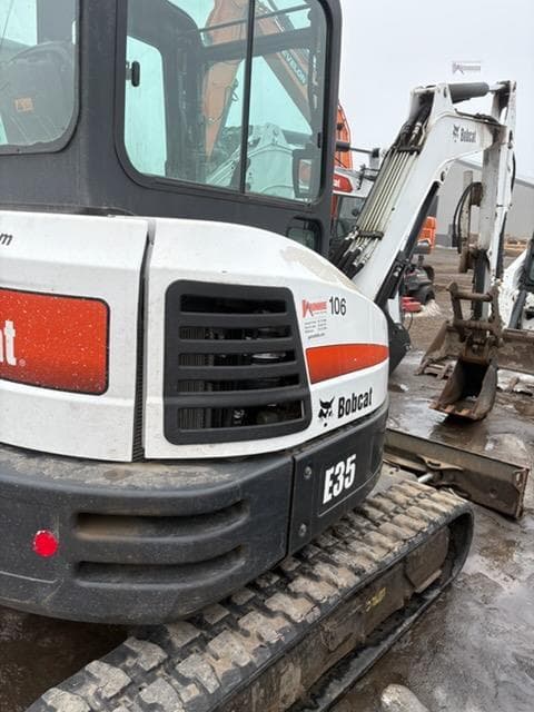 Image of Bobcat E35 equipment image 4