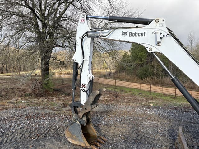 Image of Bobcat E35 equipment image 2