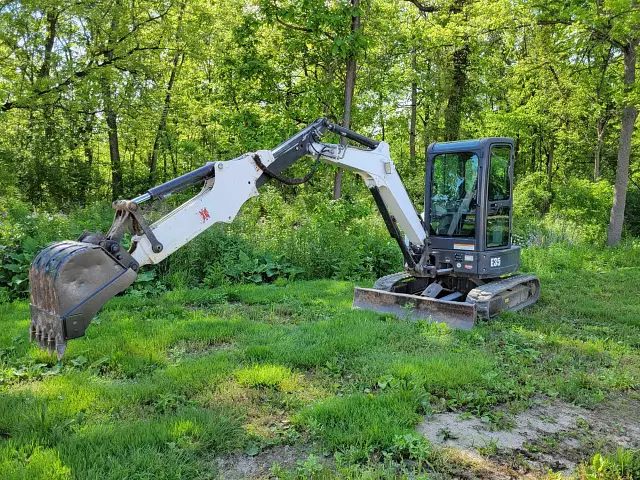 Image of Bobcat E35 equipment image 2