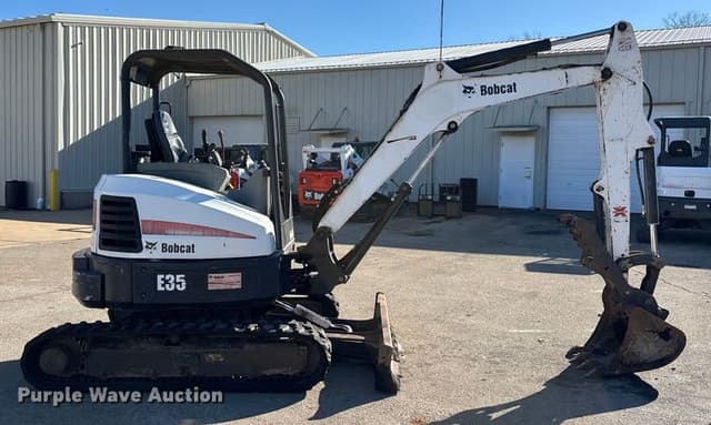 Image of Bobcat E35 equipment image 3