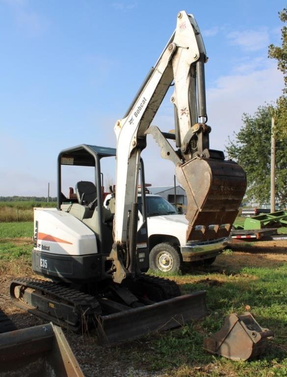 Image of Bobcat E35 equipment image 3