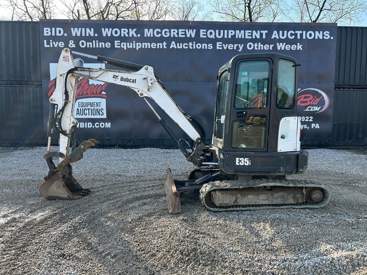 2014 Bobcat E35i Equipment Image0