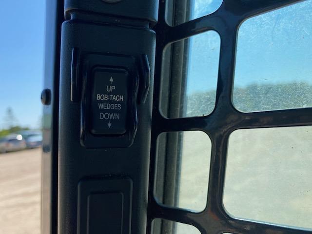 Image of Bobcat S570 equipment image 4
