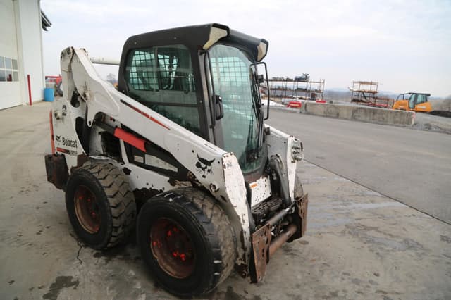 Image of Bobcat S590 equipment image 3