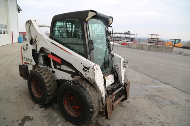 Image of Bobcat S590 equipment image 3