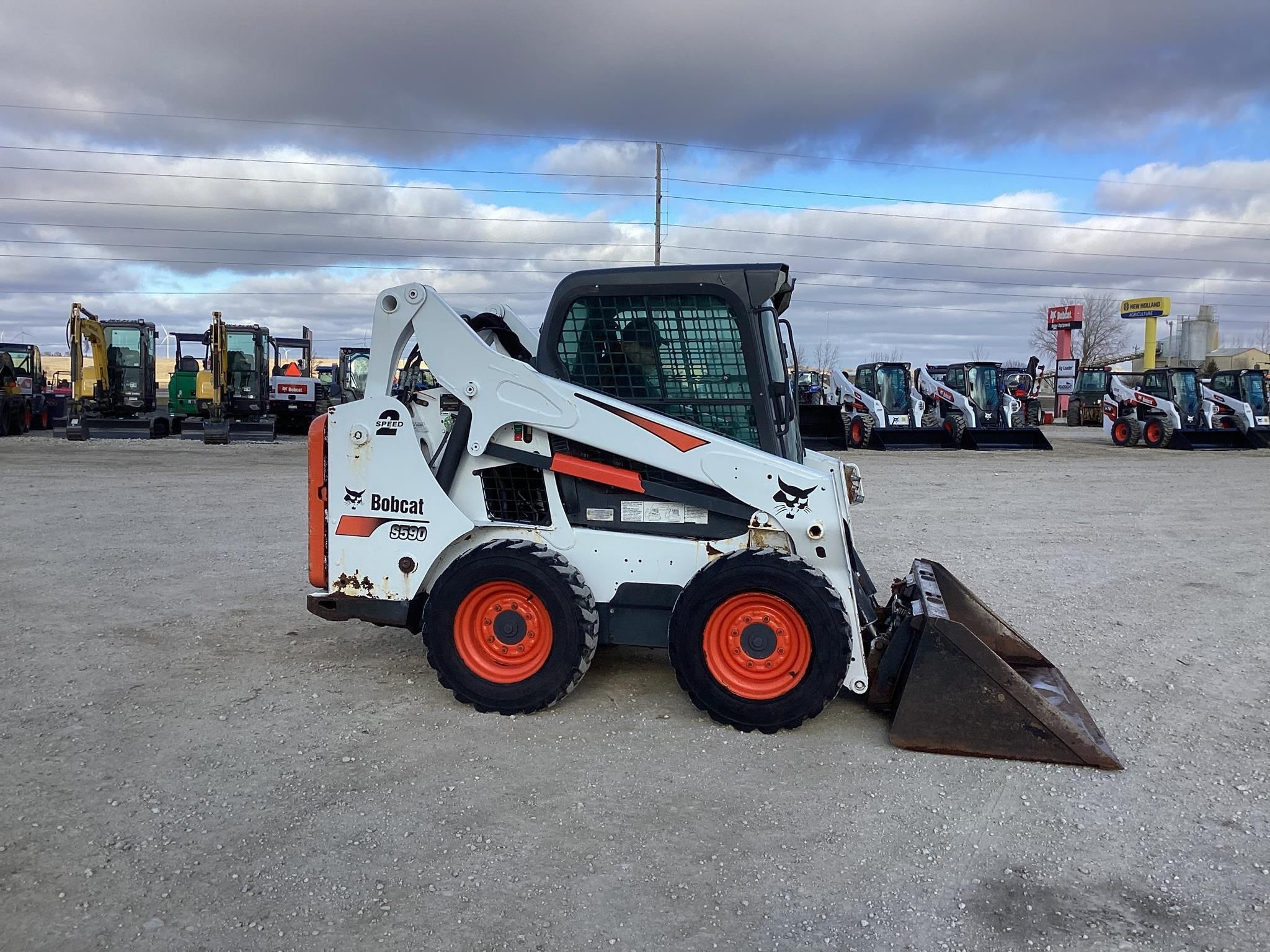 2014 Bobcat S590 Equipment Image0