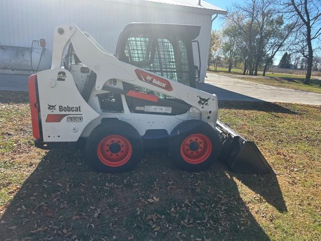 Image of Bobcat S590 equipment image 2