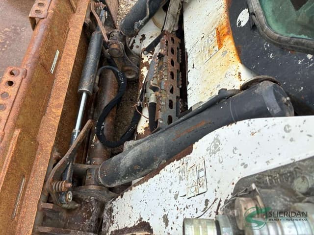 Image of Bobcat T650 equipment image 4