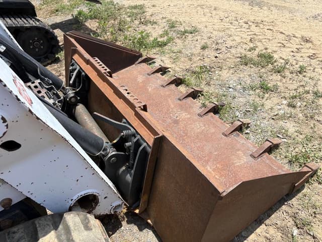 Image of Bobcat T750 equipment image 4