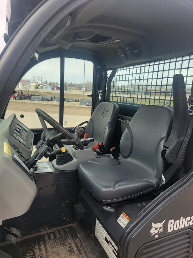 Image of Bobcat Toolcat 5600 equipment image 4