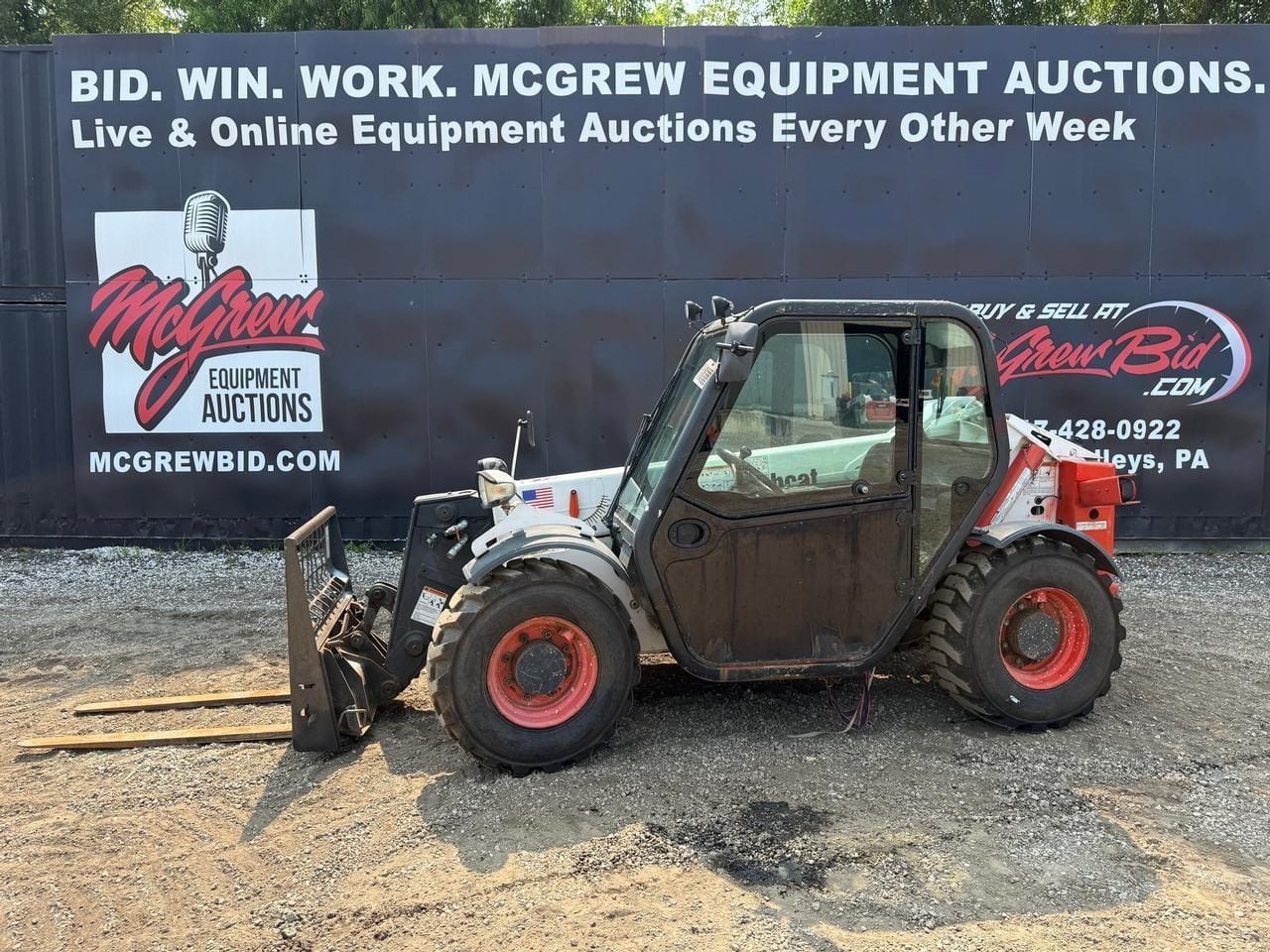 2014 Bobcat V417 Equipment Image0