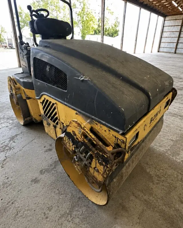 Image of Bomag BW120AD-4 equipment image 4