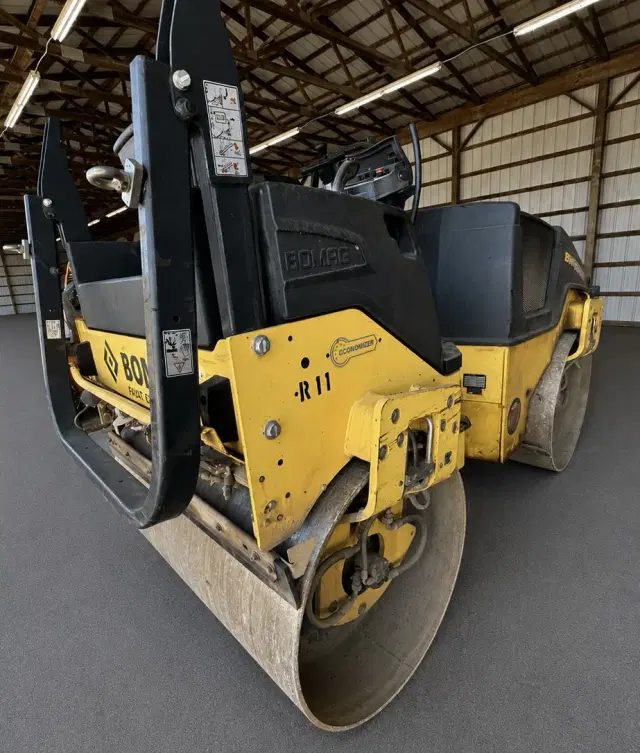 Image of Bomag BW138AD-5 equipment image 4