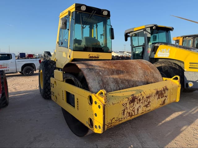 Image of Bomag BW211D-50 equipment image 2