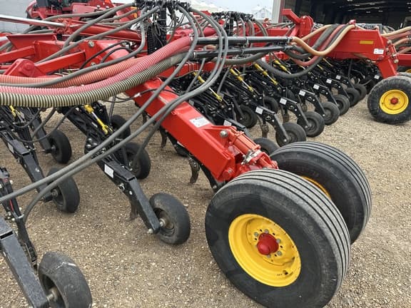 Image of Bourgault 3320-76 equipment image 4