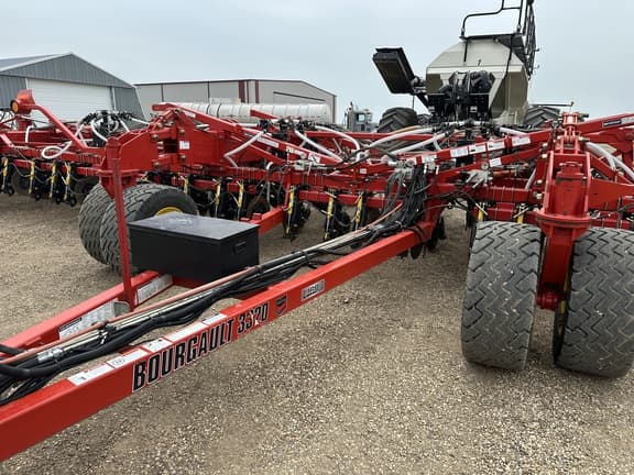 Image of Bourgault 3320-76 equipment image 1
