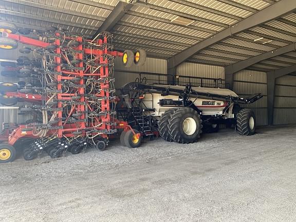 Image of Bourgault 3320 equipment image 2