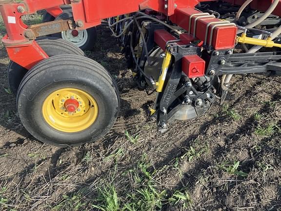 Image of Bourgault 3320 equipment image 4