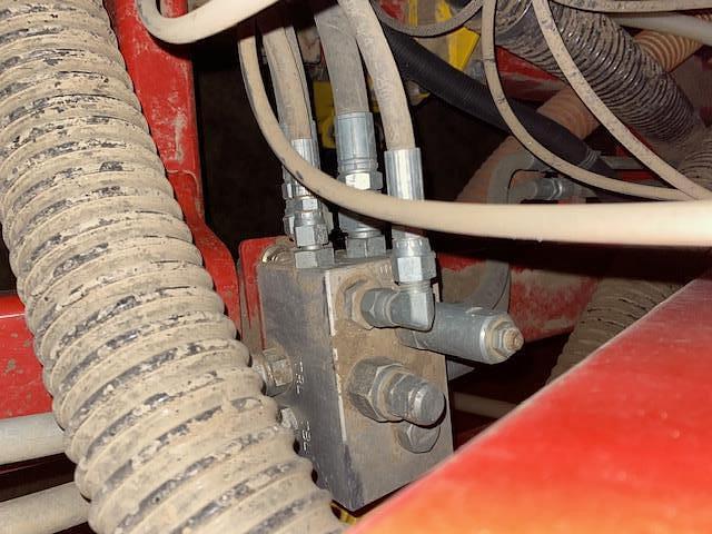 Image of Bourgault 5810 equipment image 2