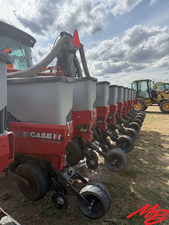 Image of Case IH 1230 equipment image 2