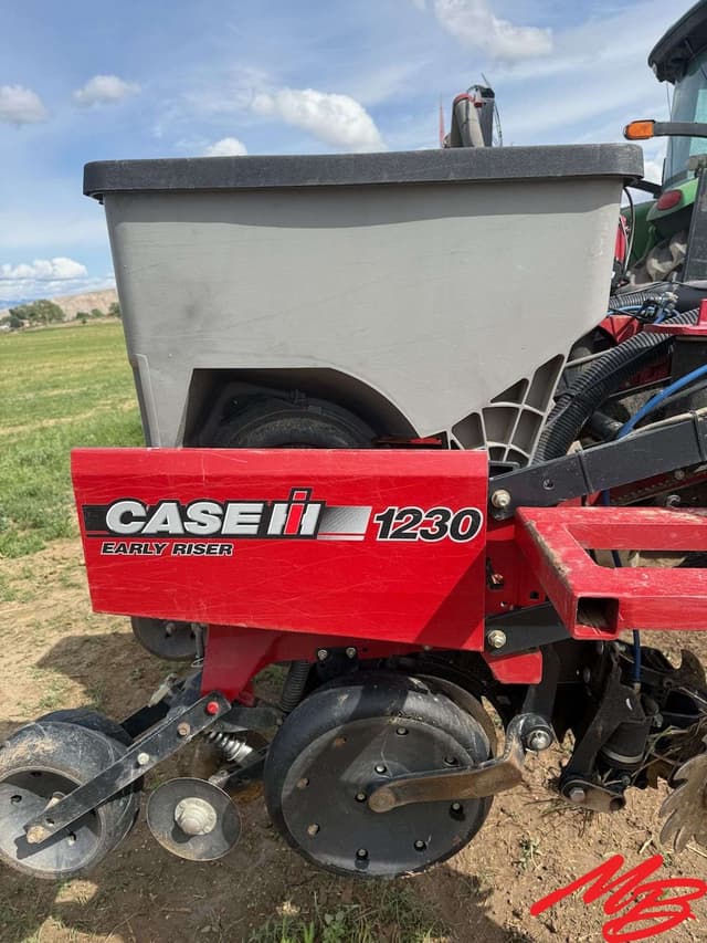 Image of Case IH 1230 equipment image 4