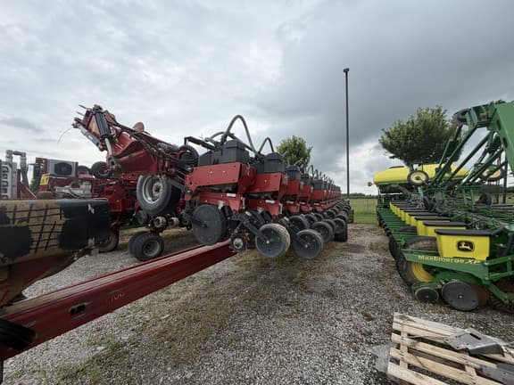 Image of Case IH 1245 equipment image 1