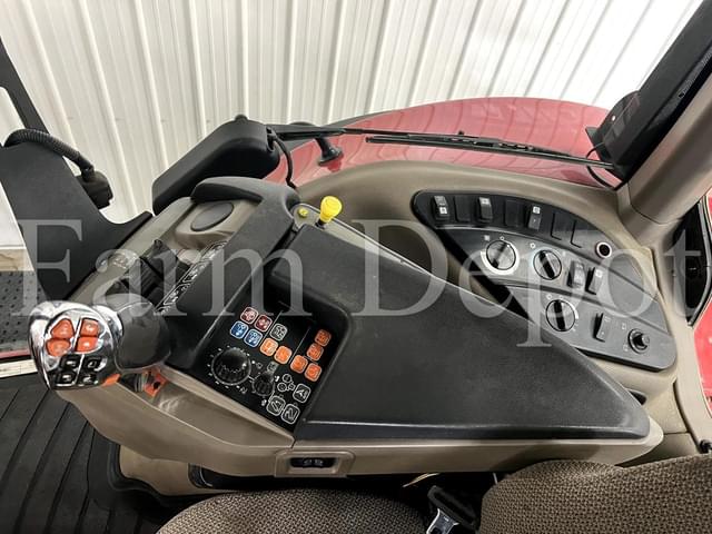 Image of Case IH Magnum 180 equipment image 4
