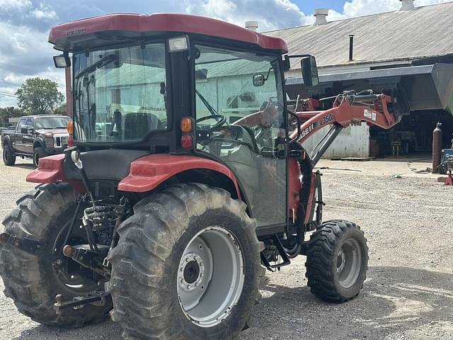 Image of Case IH Farmall 50B equipment image 2