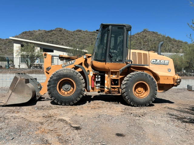 2014 Case 621F Equipment Image0