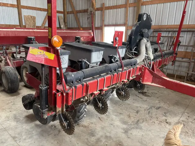 Image of Case IH 1225 equipment image 4
