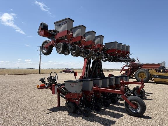 Image of Case IH 1235 equipment image 2