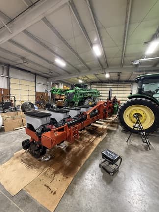 Image of Case IH 1235 equipment image 1