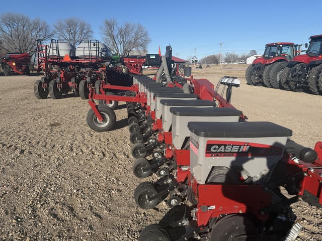 Image of Case IH 1235 equipment image 1