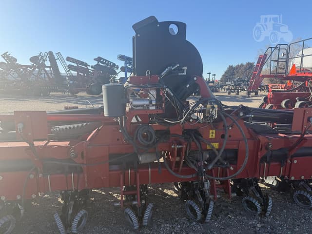 Image of Case IH 1235 equipment image 4